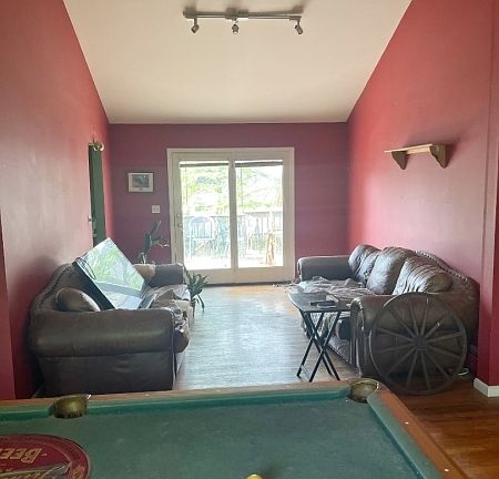 5th image of 93 Hiawatha Blvd