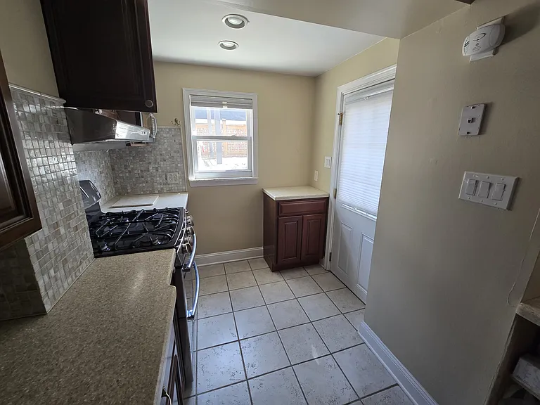810 Johnston St — Photo 7