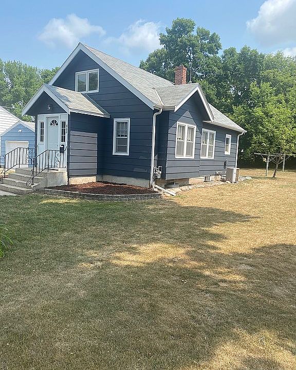 1st image of 407 SE 2nd St