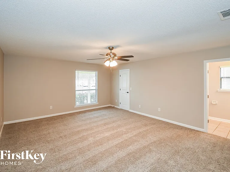 4560 N Crosstie Rd — Photo 8