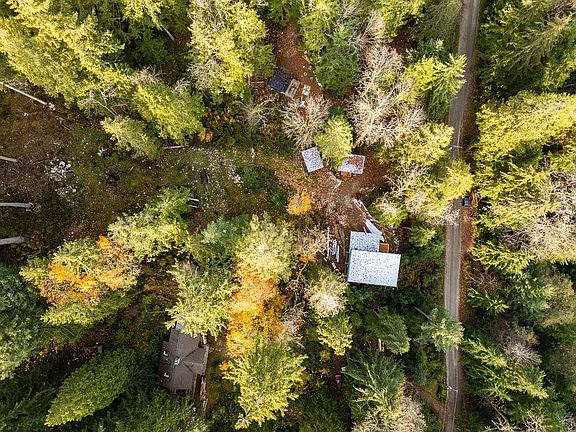 4th image of 883 W Bay Rd