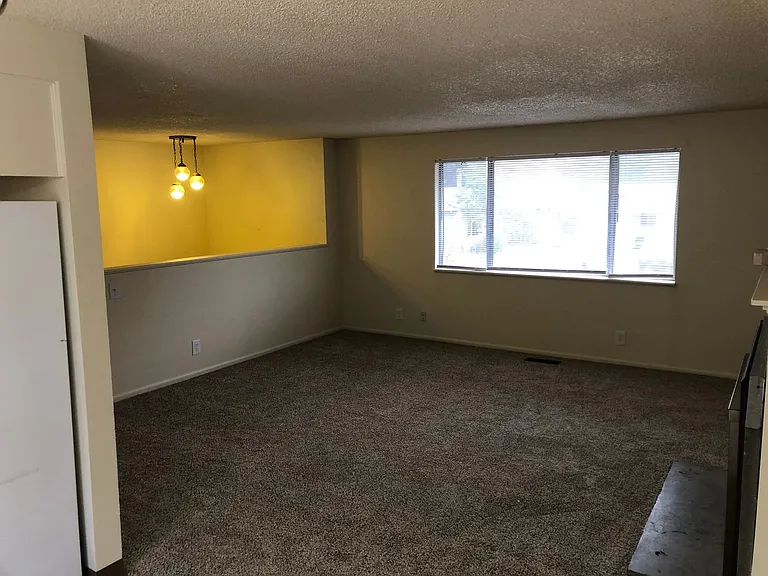 1009 N Hulet Ave — Photo 3