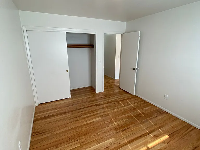 2400 Northwestern Ave — Photo 10