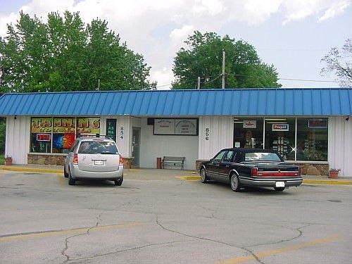 5th image of 854 S Commercial St