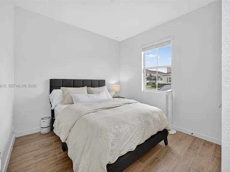 826 SE 17th St — Photo 38