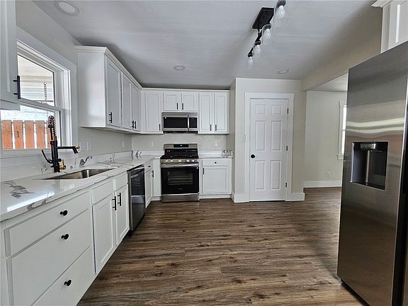 5th image of 539 Walnut St