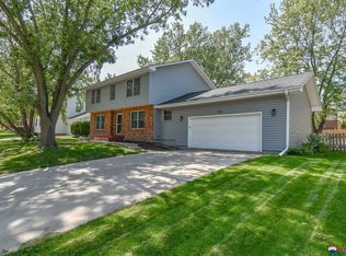 951 Evergreen Dr, Lincoln, NE 68510