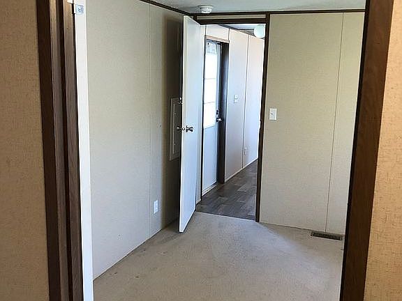4th image of 373 Deer Trace Dr