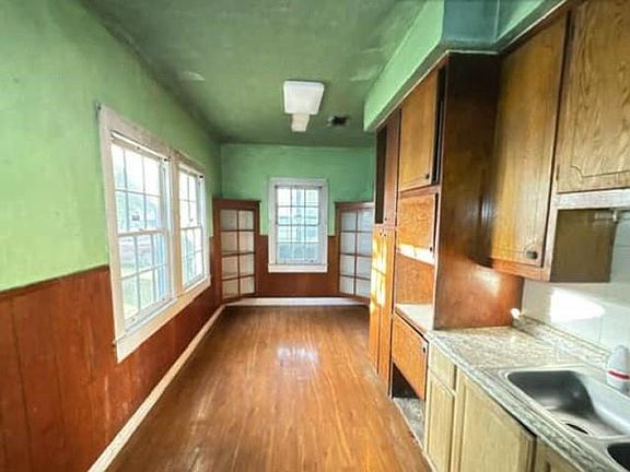 5th image of 6374 Cyrus Ave