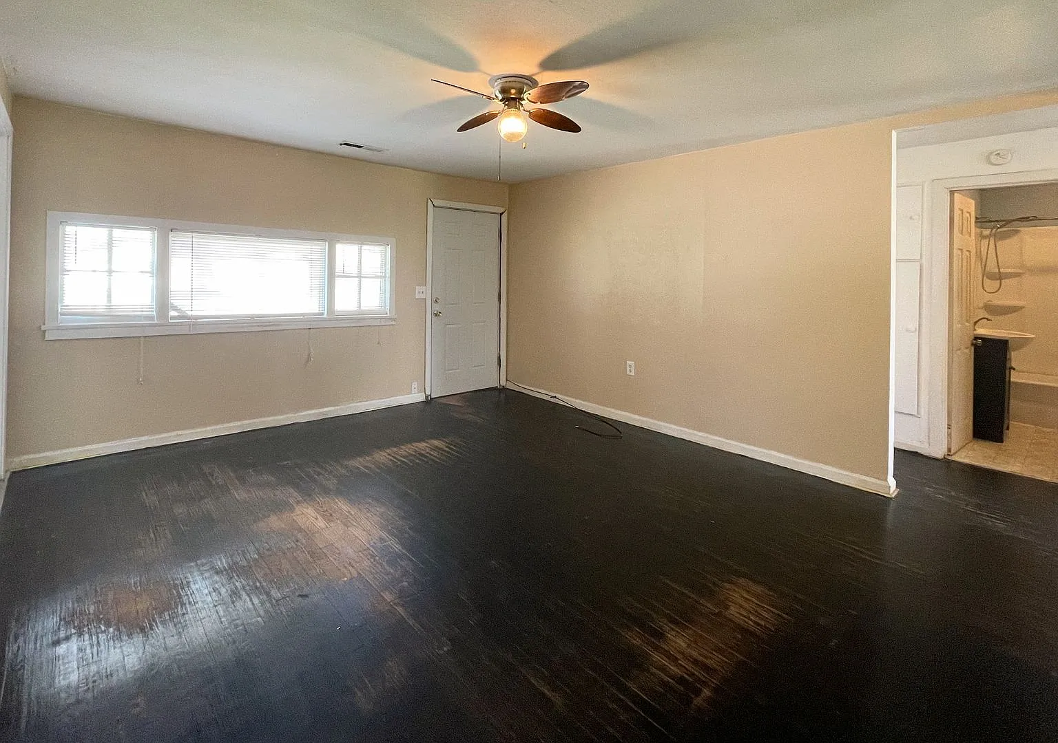 3 bedroom home — Photo 3