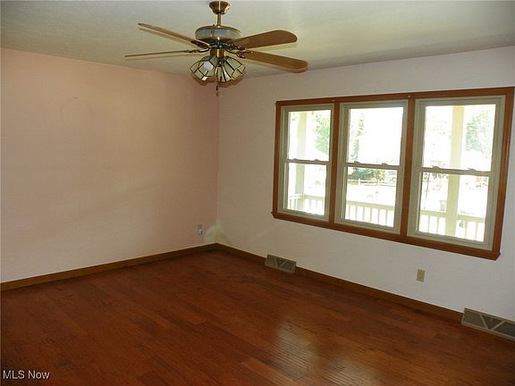 3rd image of 5638 S Park Blvd