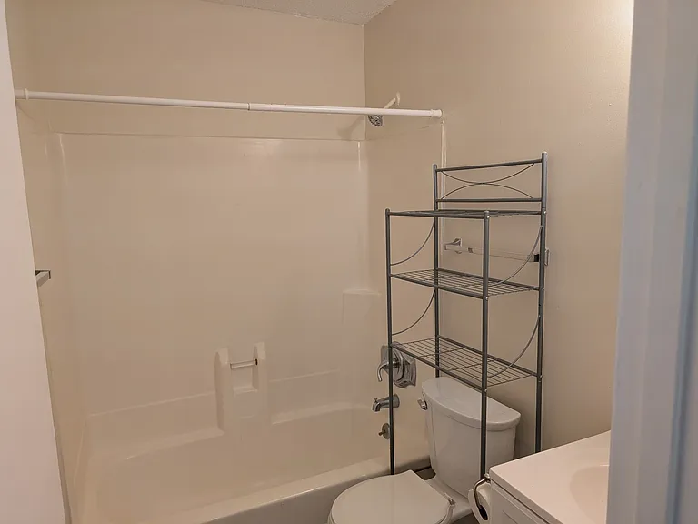 420 Cambridge Cir #G7 — Photo 9