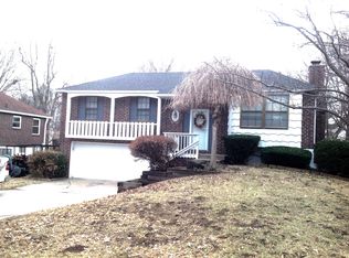 705 NW Canterbury Rd, Blue Springs, MO 64015