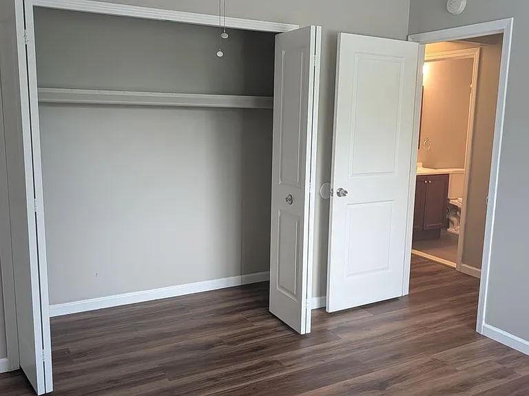 1121 Poplar St — Photo 15