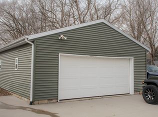 604 8th St SW, Independence, IA 50644