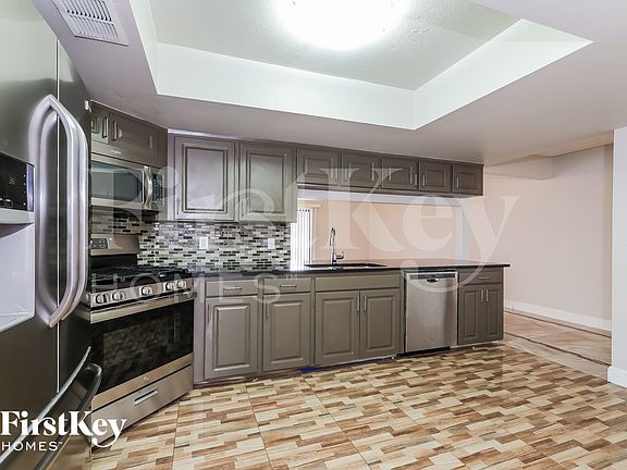 5th image of 7652 Clubhouse Estates Dr