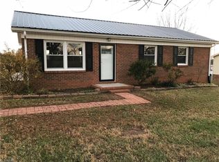 140 Woodcreek Dr, Mount Airy, NC 27030