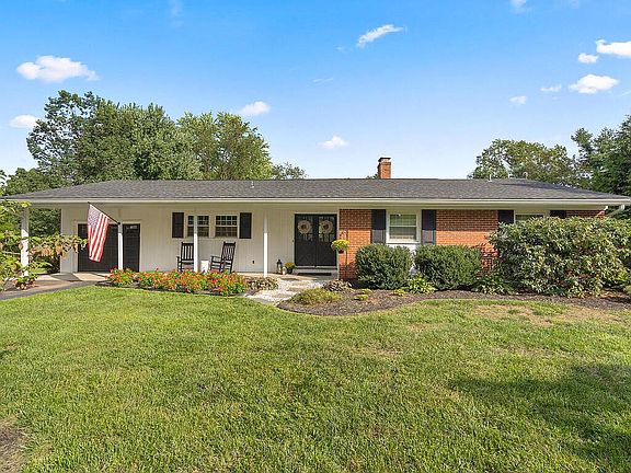 3rd image of 7405 Hilltop Dr