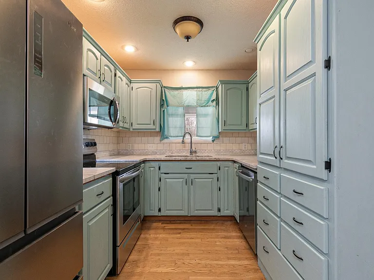314 W Olive St — Photo 8