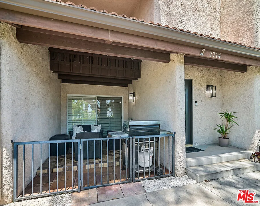 2 bed, 1.5 bath, 1151 sqft, $3,700 — Photo 1