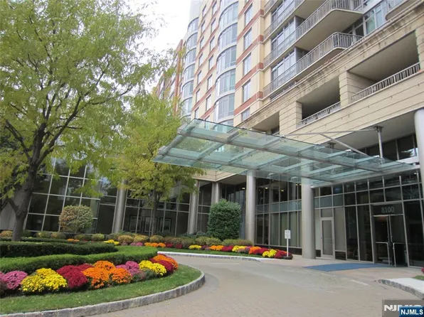 8100 River Rd APT 917, North Bergen, NJ 07047
