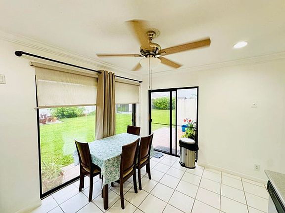 3rd image of 5077 Forsythia St
