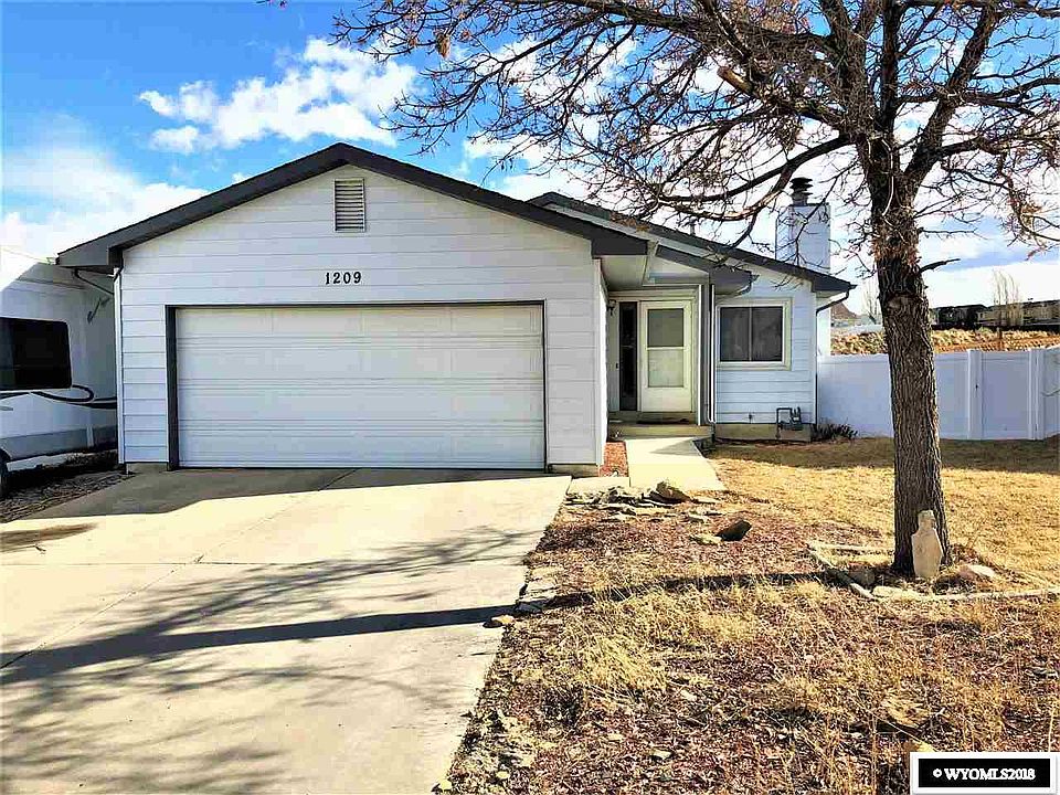 1st image of 1209 Overland Dr