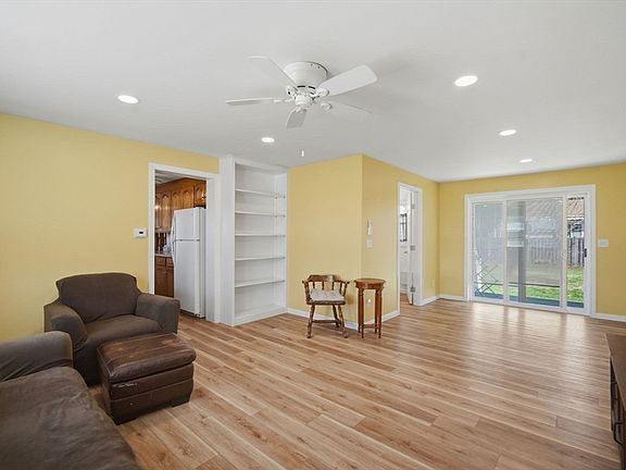 4th image of 34 Comins Rd