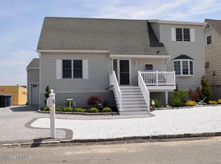 70 Howard Dr, Manahawkin, NJ