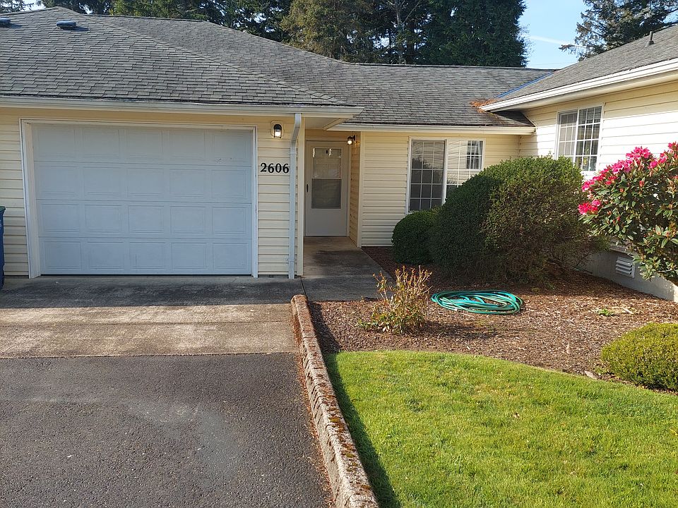 1st image of 2606 NE Yacht Ave