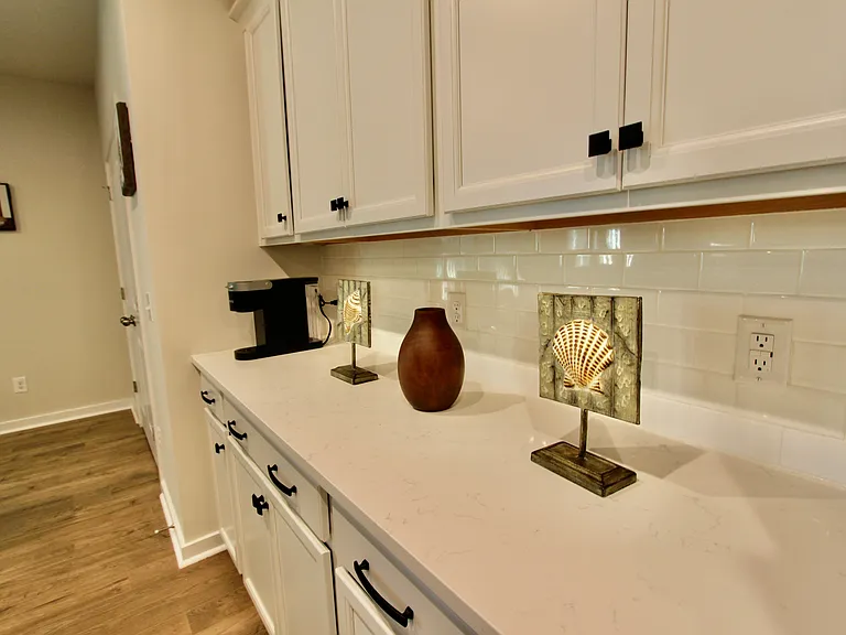 Lockwood Dr — Photo 12