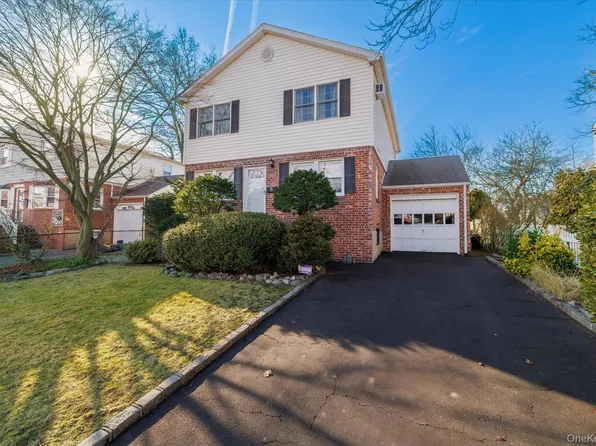 148 Amherst Road, Valley Stream, NY 11581