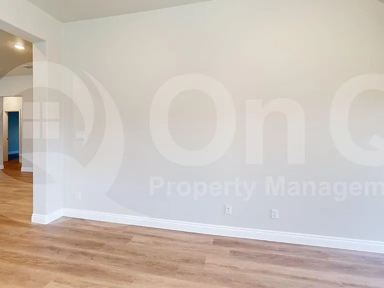 204 Rosewood Dr — Photo 8