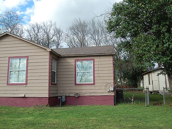 2nd image of 1402 E Avenue D