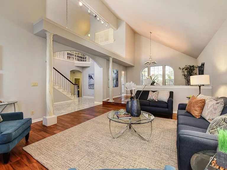 4650 Dorchester Ln — Photo 6