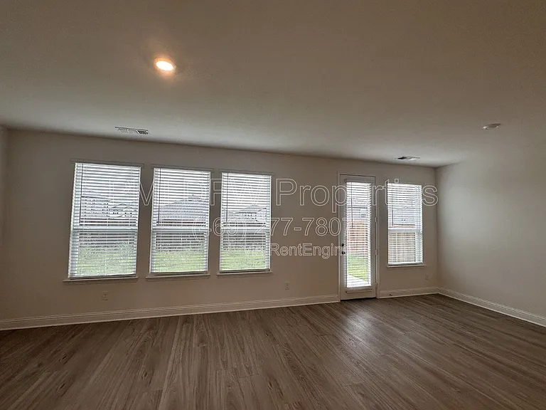 649 Saxony Dr — Photo 12