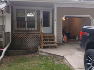 1114B SE Prairie Ln, Oak Grove, MO 64075