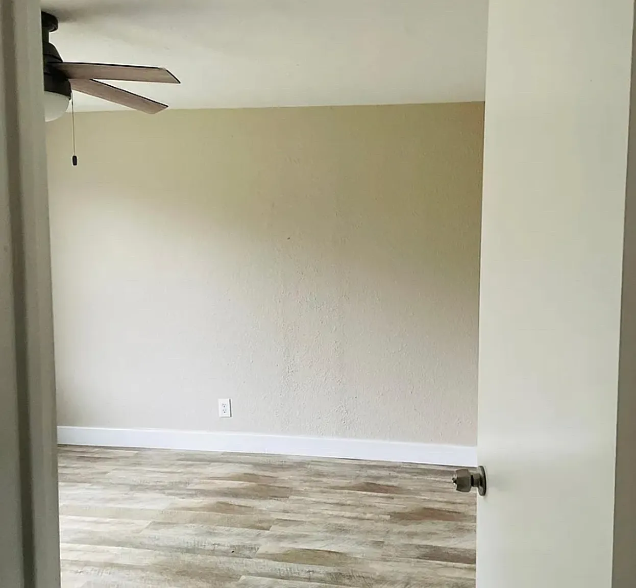 3 bed, 1000 sqft, $2,050 — Photo 4