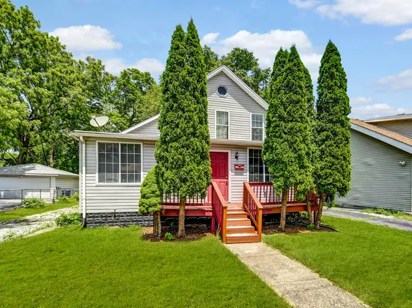 557 Division St, Crete, IL 60417