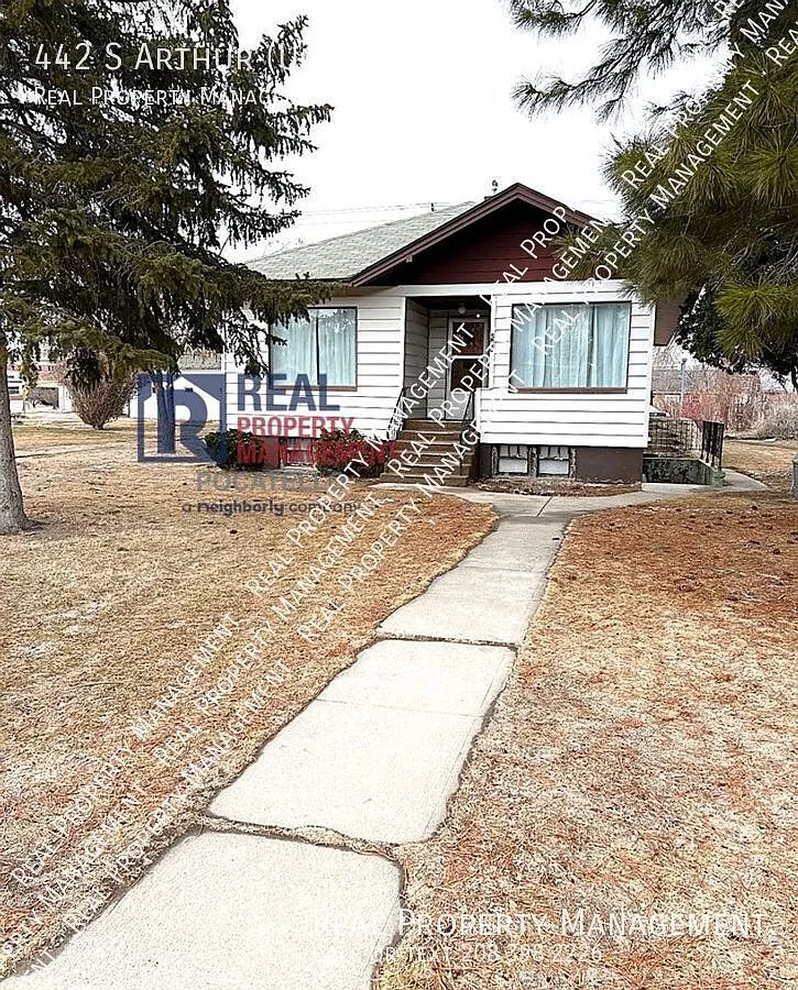 3 Bedroom 2 bath - Main Home - Pets Negotiable — Photo 1