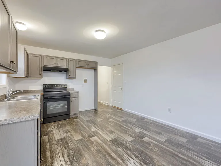 10 Hillside Dr — Photo 11