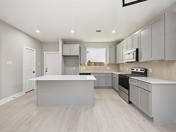 4th image of 5827 Polly St