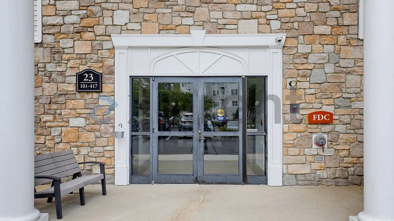 1 bed, 740 sqft, $2,100 — Photo 2