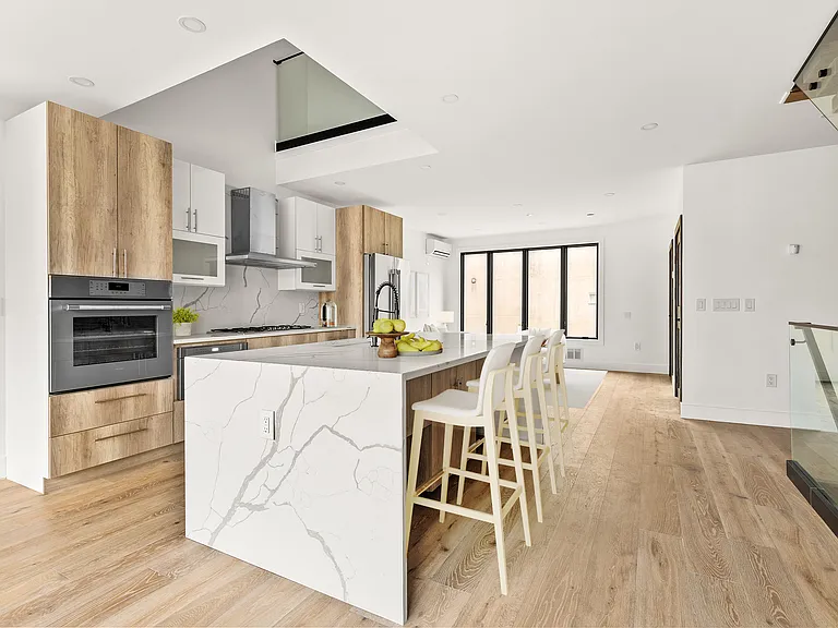 332 Quincy St #2 — Photo 4