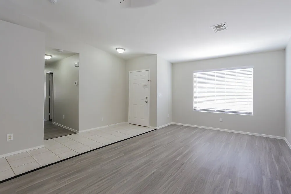 4 bed, 2.0 bath, 1594 sqft, $2,105 — Photo 3
