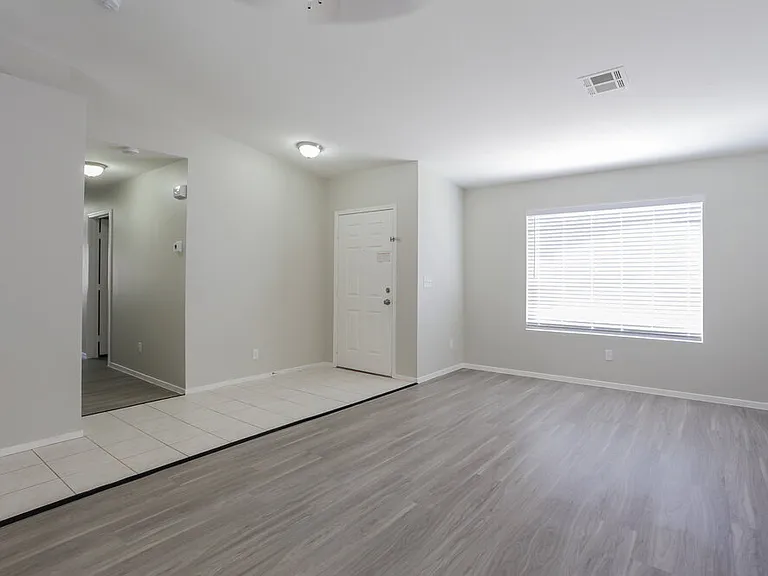 3020 Honeysuckle Ave — Photo 3