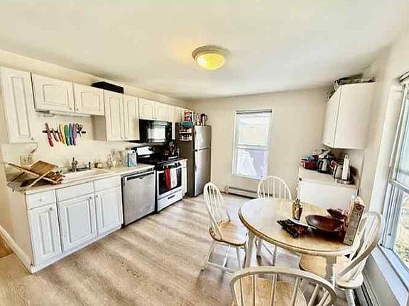 3rd image of 279 Pearl St APT 1L