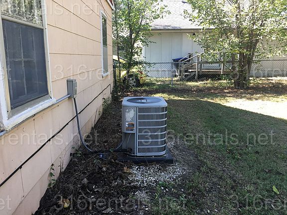 2nd image of 926 SE 6th St