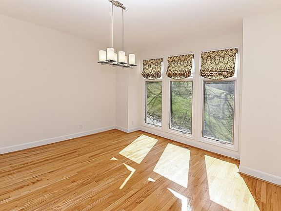 5th image of 752 Delta Ave Unit 4