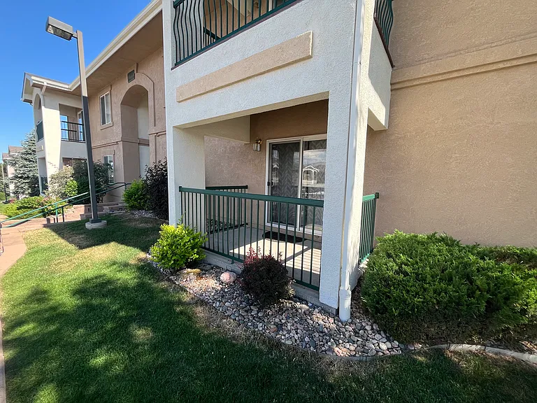 3040 Mandalay Grv #6 — Photo 3